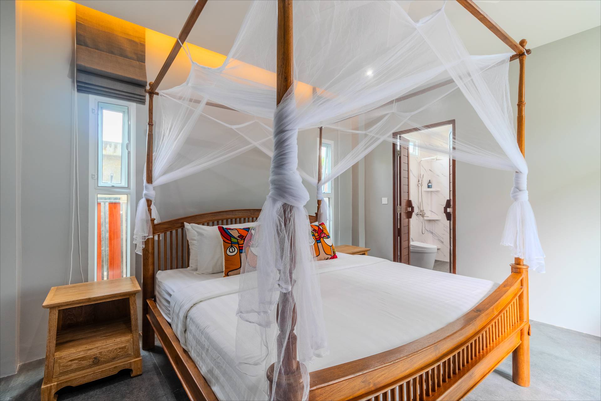 Four-poster canopy bed with en-suite marble bathroom and LED lighting
